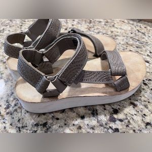 Teva sandals size 6